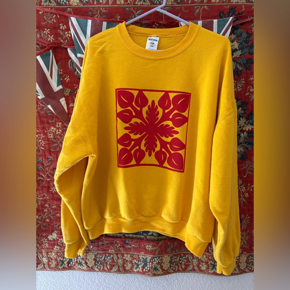 Yellow and Red Graphic Hawaiian Quilt Pattern Women Vintage Floral Rare Sweater
